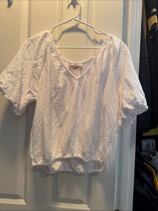 LOFT Tops - LOFT White Short Sleeve Textured V-Neck Top
